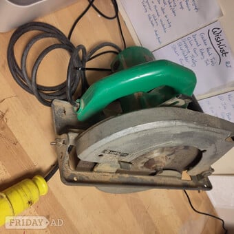 Hitachi Circular Saw with Heavy Duty Outdoor Plug Socket