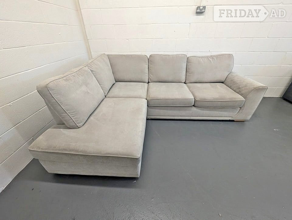 Cream 4 Seater High Back corner sofa ¬ Free home drop  - Furniture in Stratford-Upon-Avon