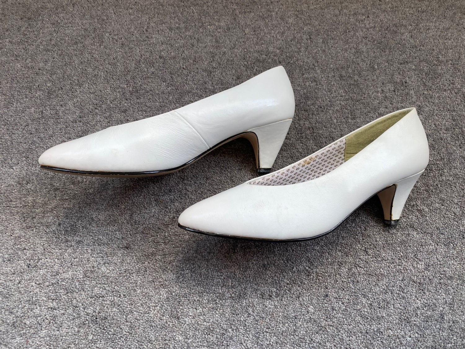 Ladies White Leather Heels - size 6