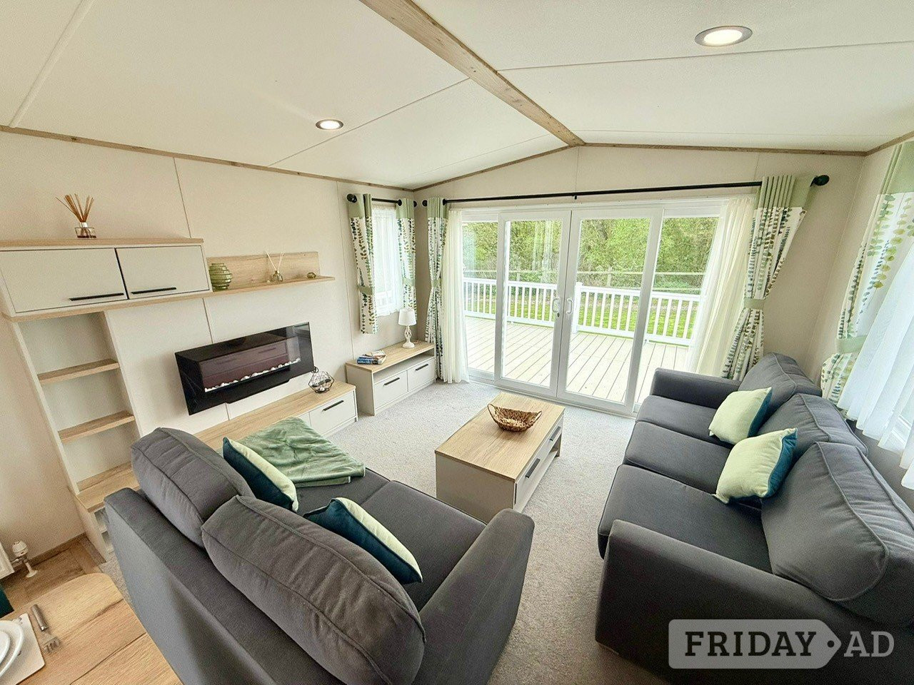 Stunning 2 Bed Caravan With Full Decking  in Saxmundham
