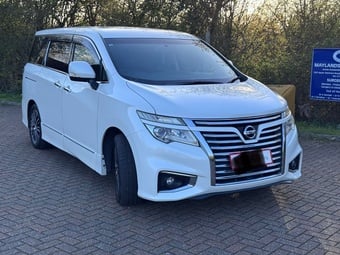 Nissan Elgrand 2015 8 seater 2.5 highway star