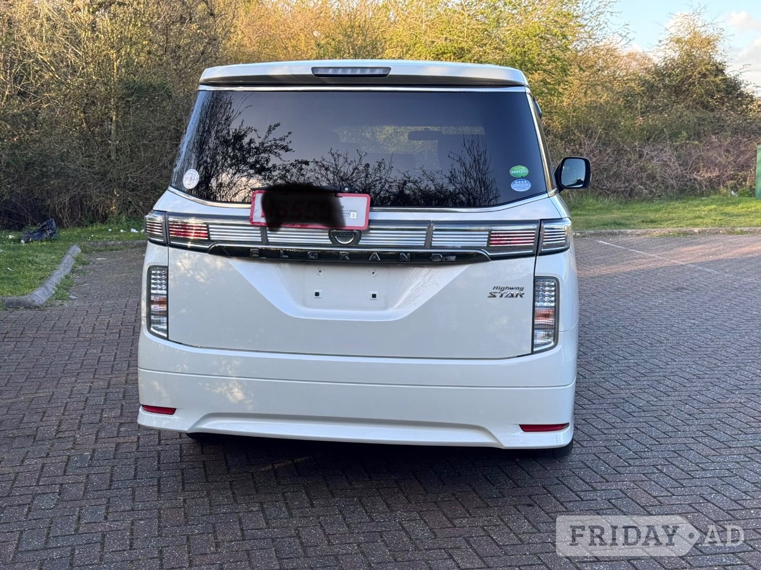 Nissan Elgrand 2015 8 seater 2.5 highway star - Cars in Romford