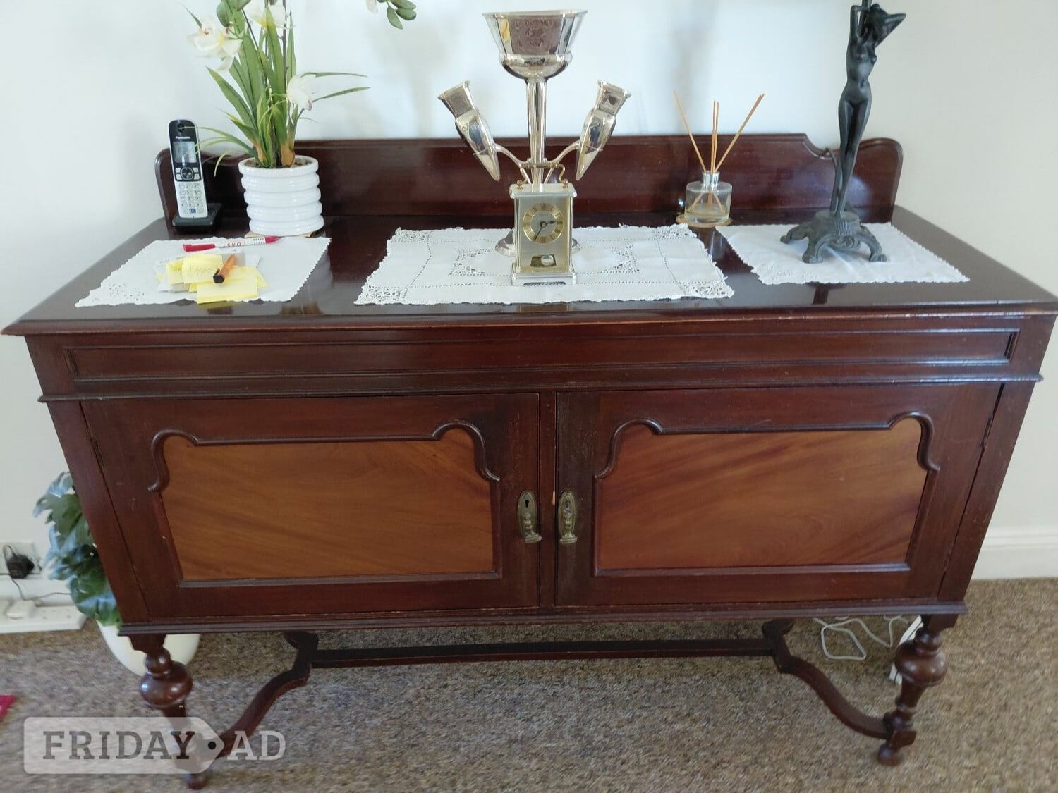 Peacehaven Elegant antique rosewood / mahogany sideboard cabinet