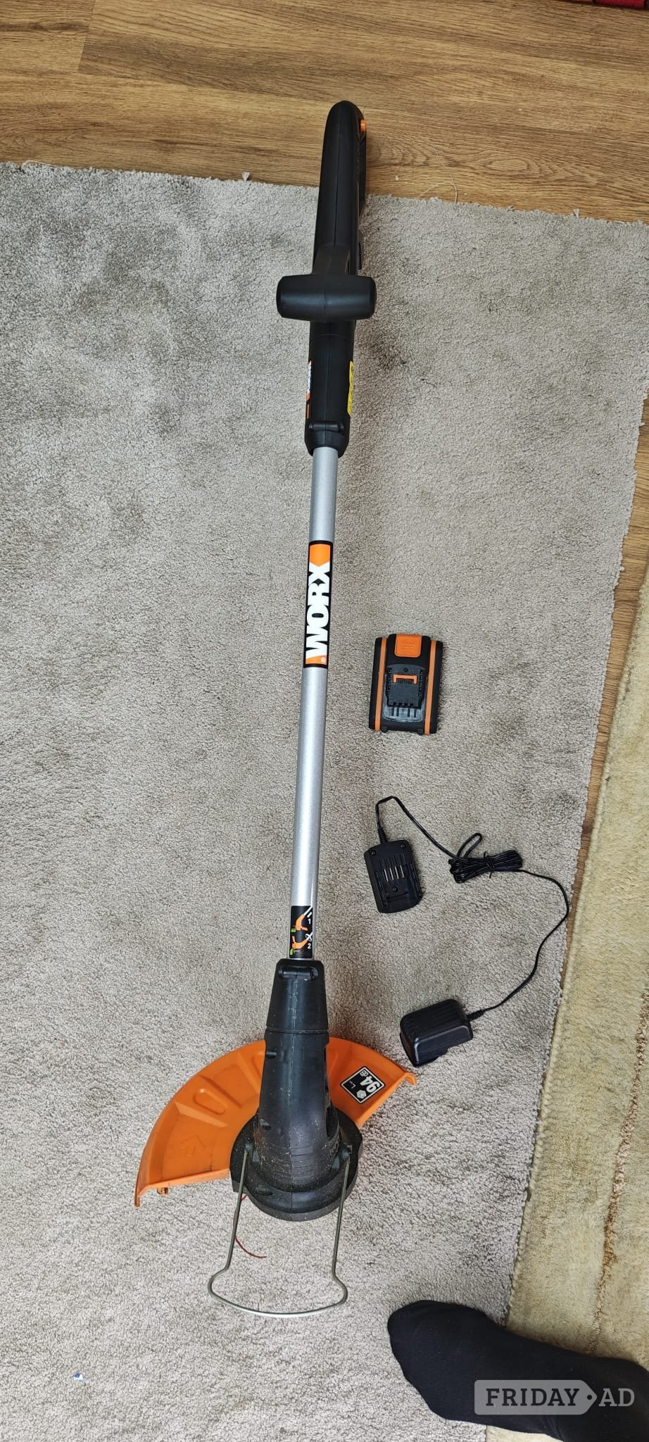 Worx Strimmer WG157E, with 1 battery, charger & 2 line spools in Hove