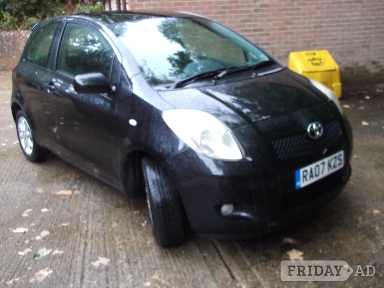 2007 TOYOTA YARIS in Dorking