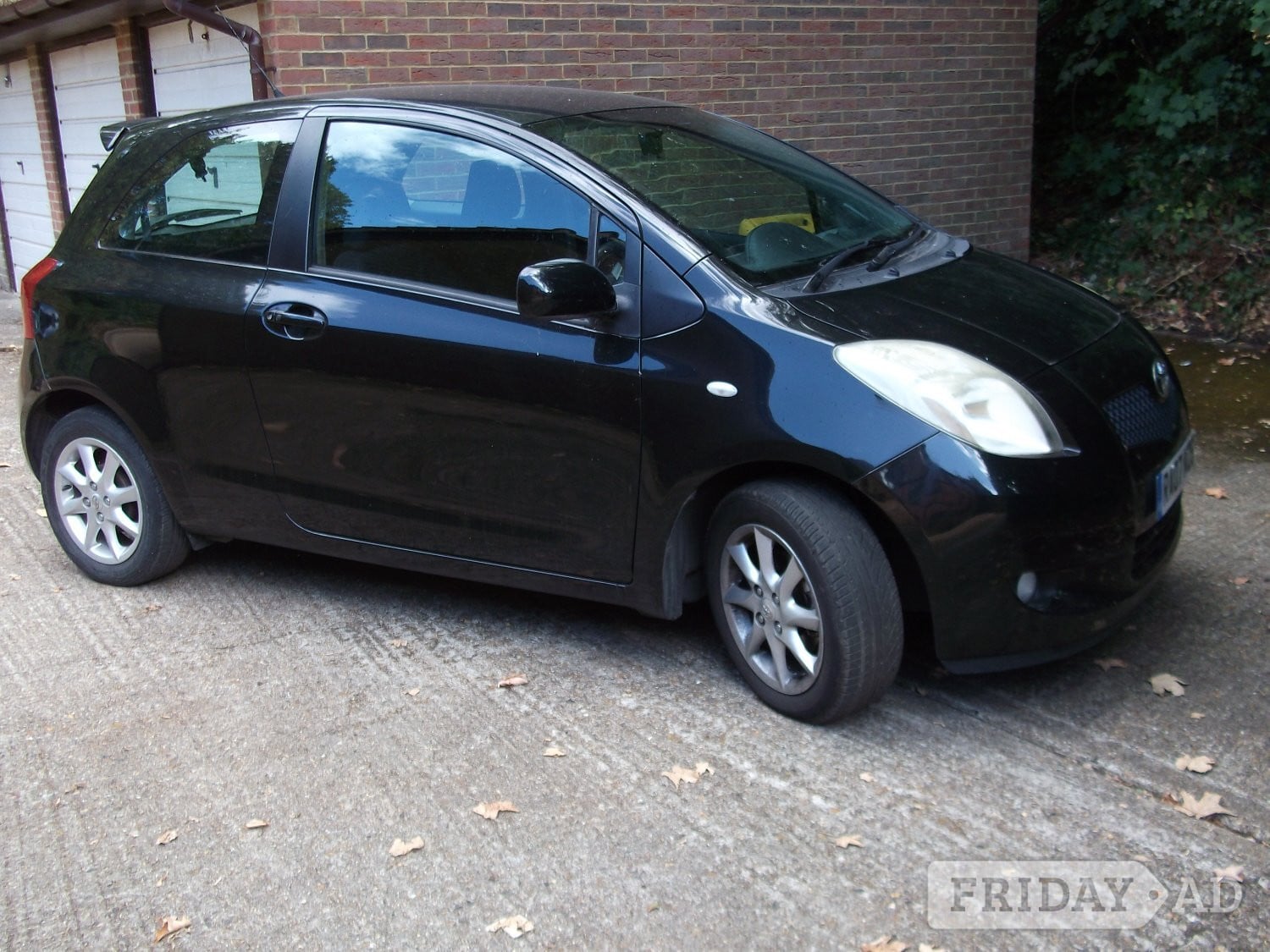 Toyota YARIS SR Dorking