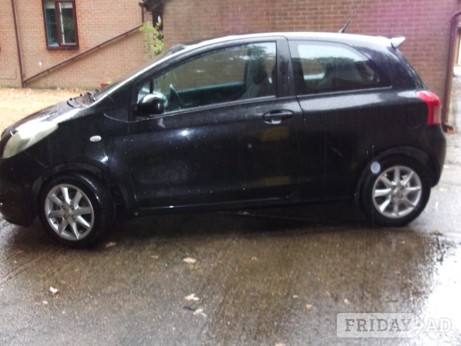 2007 TOYOTA YARIS - Cars in Dorking