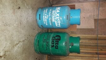 2 Butane Gas cylinders 15 Kg size 1 full + 1 part full 