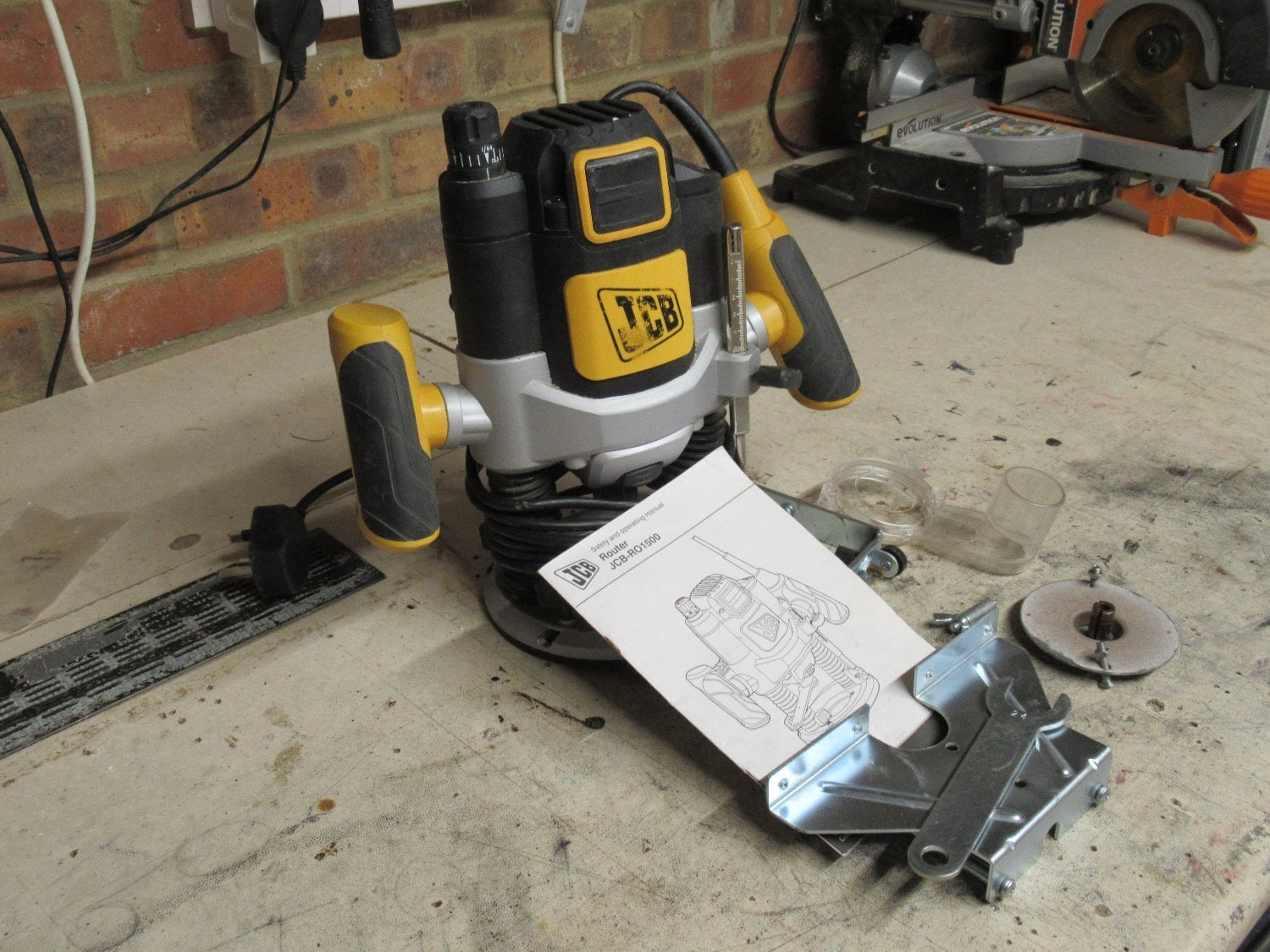 JCB Plunge Router Ref: JCB-RO1500 Electric.