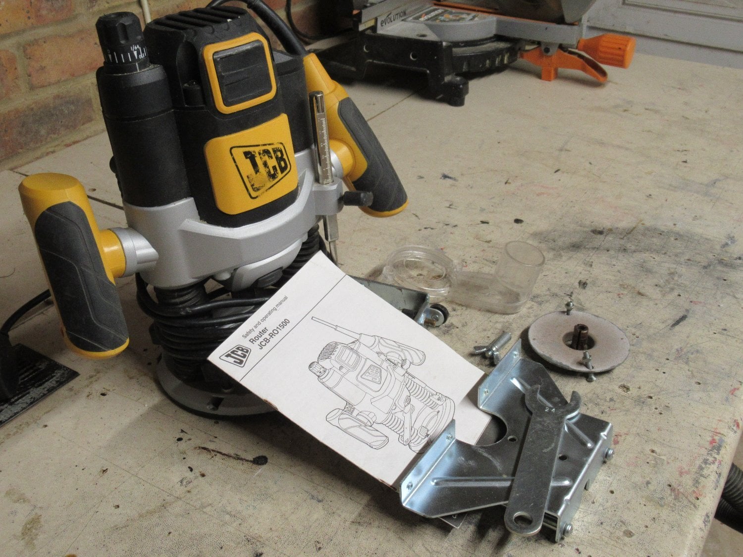 Haywards Heath JCB Plunge Router Ref: JCB-RO1500 Electric.