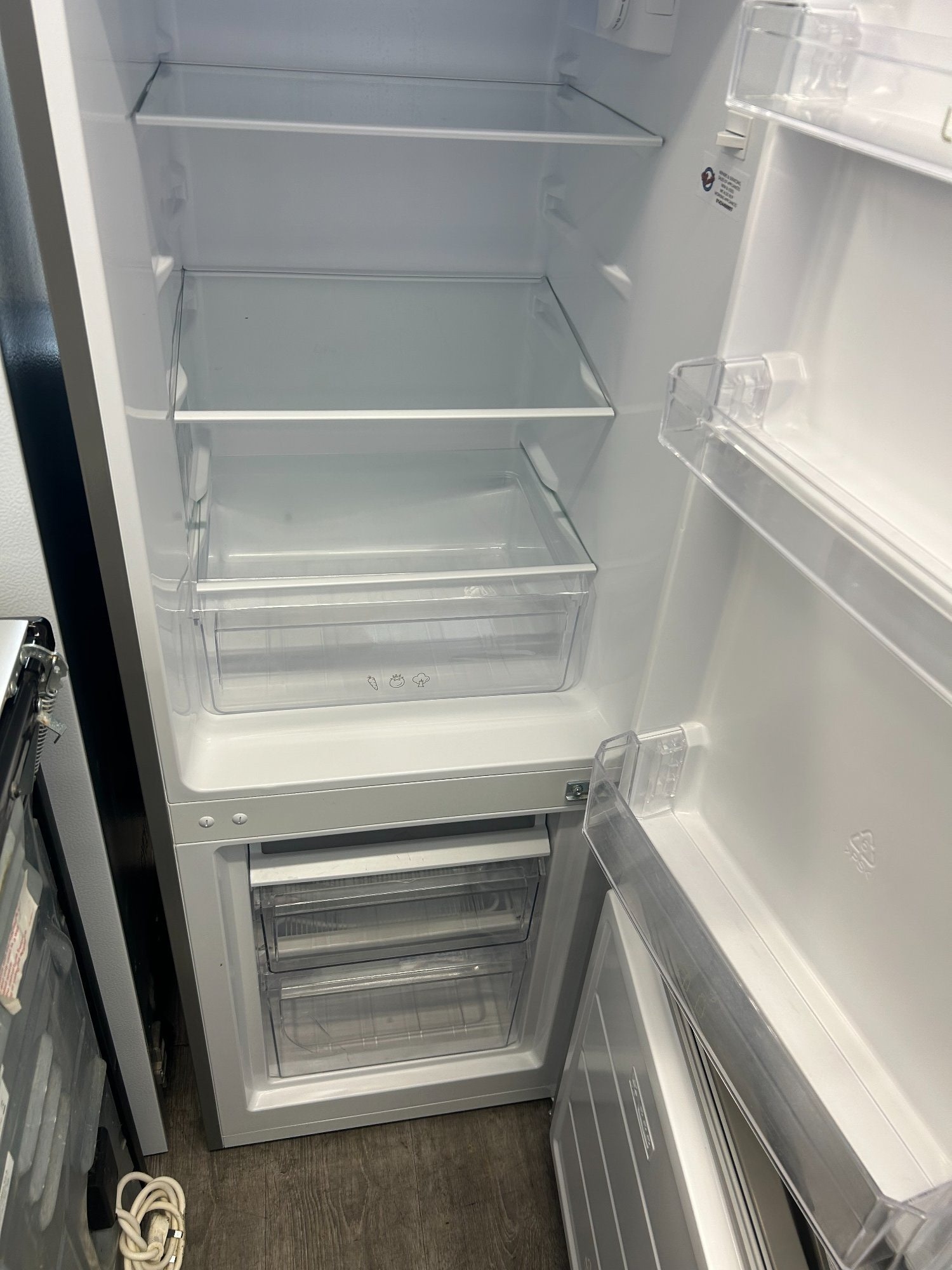 LOGIK 60/40 FRIDGE FREEZER