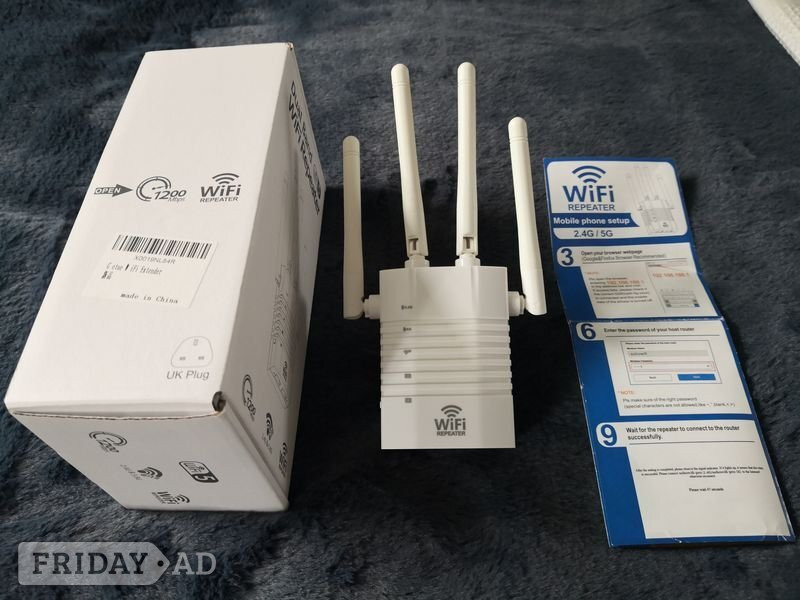 Dual Band Wi-Fi Range Extender/Repeater. Brand New, unused.