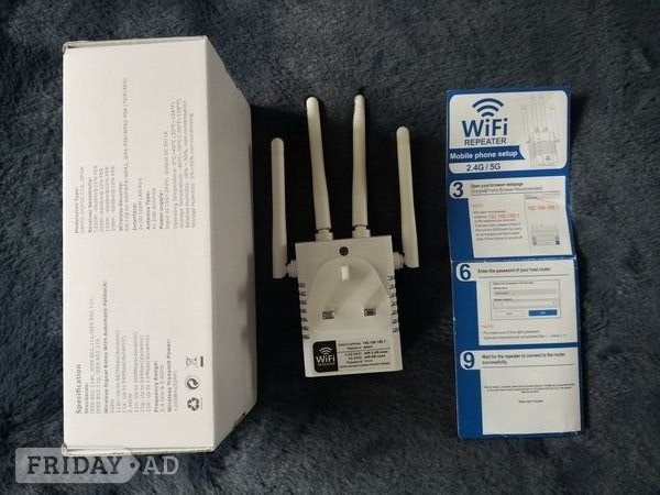 Lewisham Dual Band Wi-Fi Range Extender/Repeater. Brand New, unused.