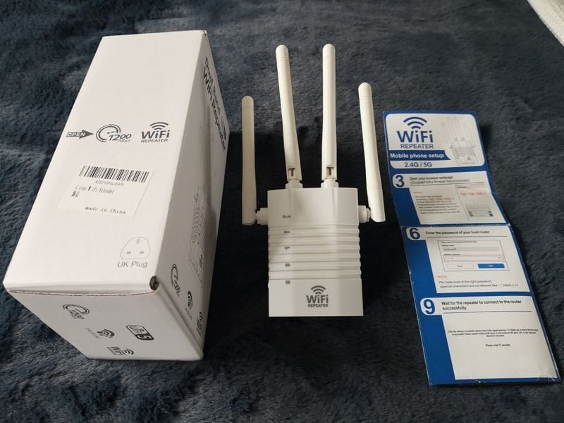Dual Band Wi-Fi Range Extender/Repeater. Brand New, unused.