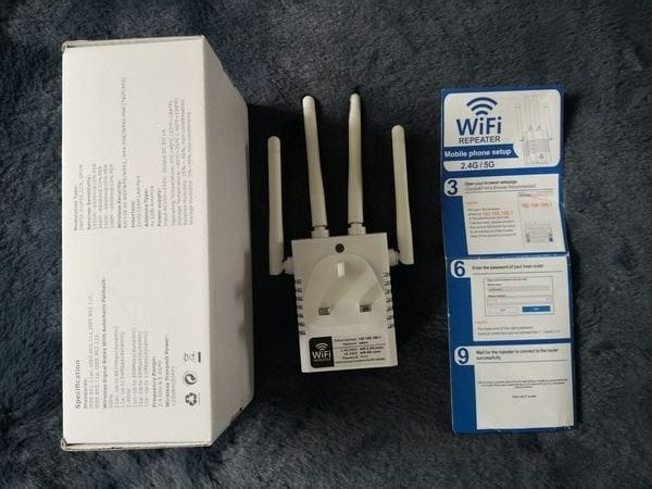 London Dual Band Wi-Fi Range Extender/Repeater. Brand New, unused.
