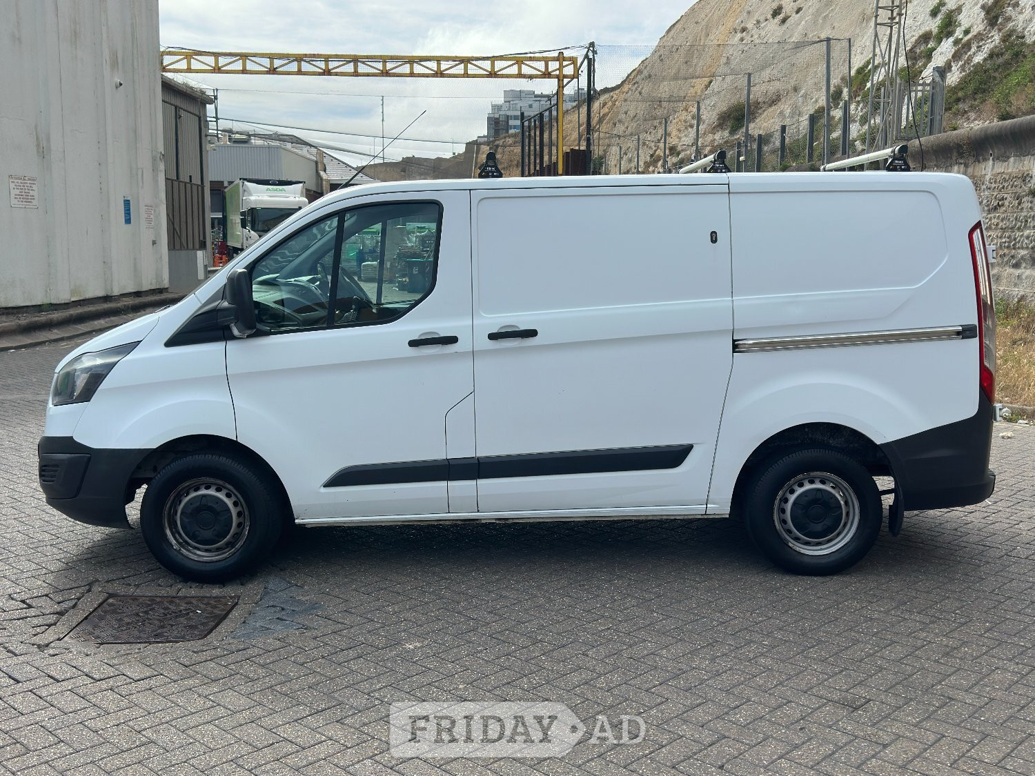 [ berth ]Ford Transit Custom