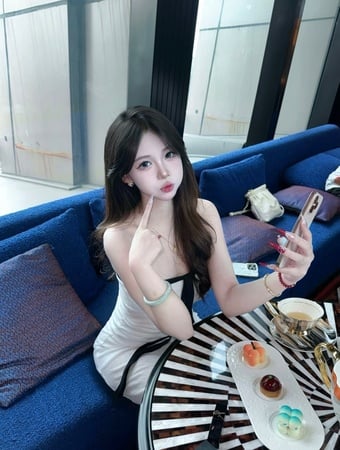 Asian girls offer massage or escort services to relieve your fatigue