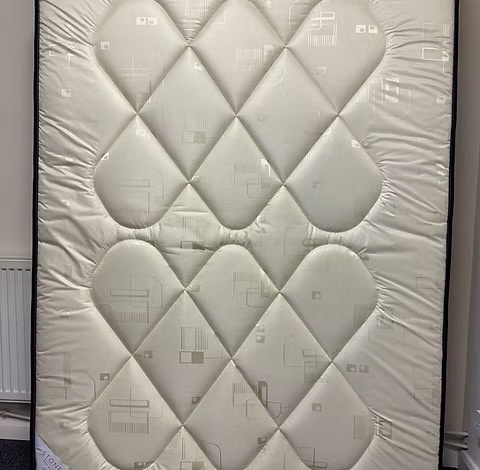 King - pinemaster matttess with divan base and Hb - Furniture