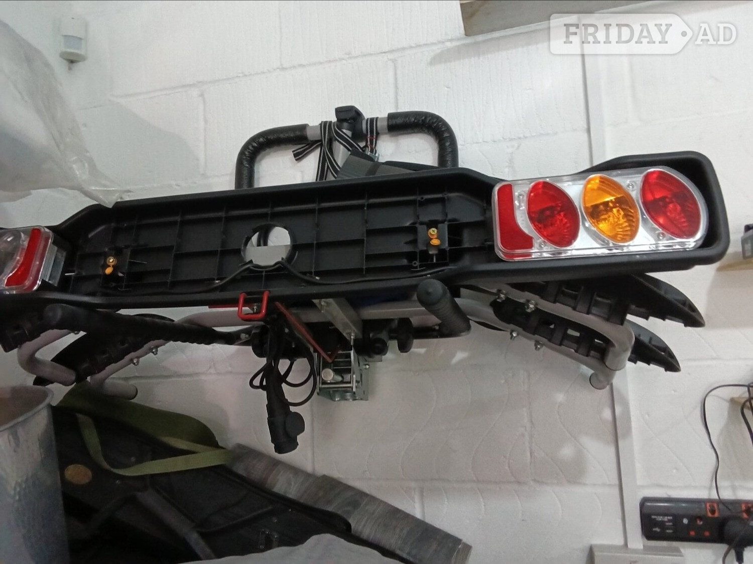 2 electric bikes + tow-ball 2 bike carrier  - Bicycles