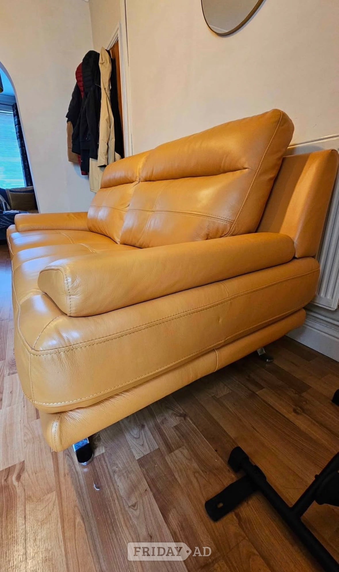 Italian real leather Retro sofa - Furniture in Manchester