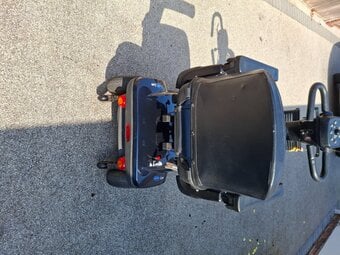 Medium sized mobility scooter 4mph