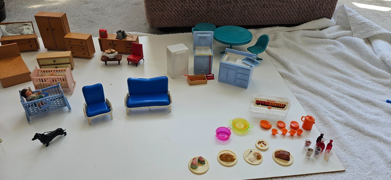 Littlehampton Dolls House and Barbie Furniture