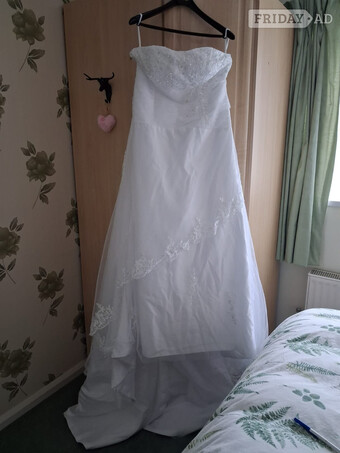 Beautiful wedding dress size 12 to 16