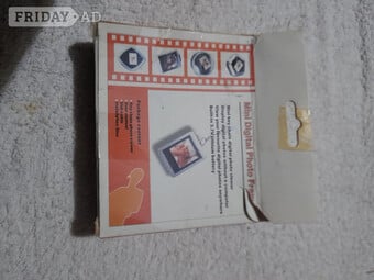 Mini Key Chain  Digital Photo Viewer. Displays digital photos