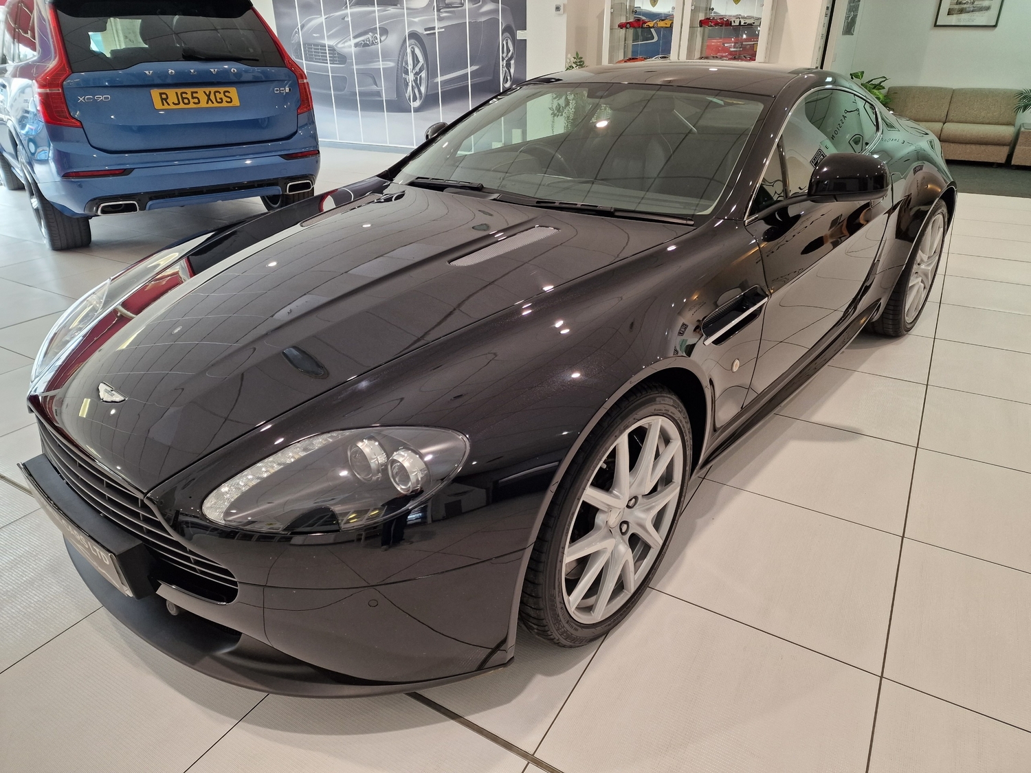 [ berth ]Aston Martin Vantage