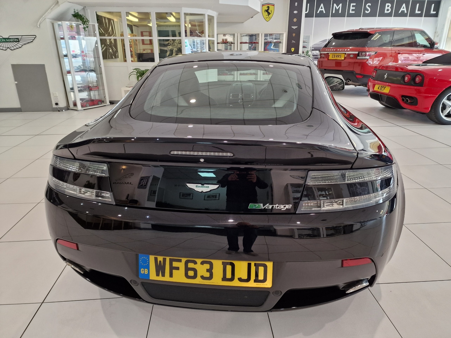 Aston Martin Vantage 2013 - Cars