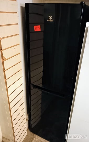 Indesit fridge freezer in fantastic condition 