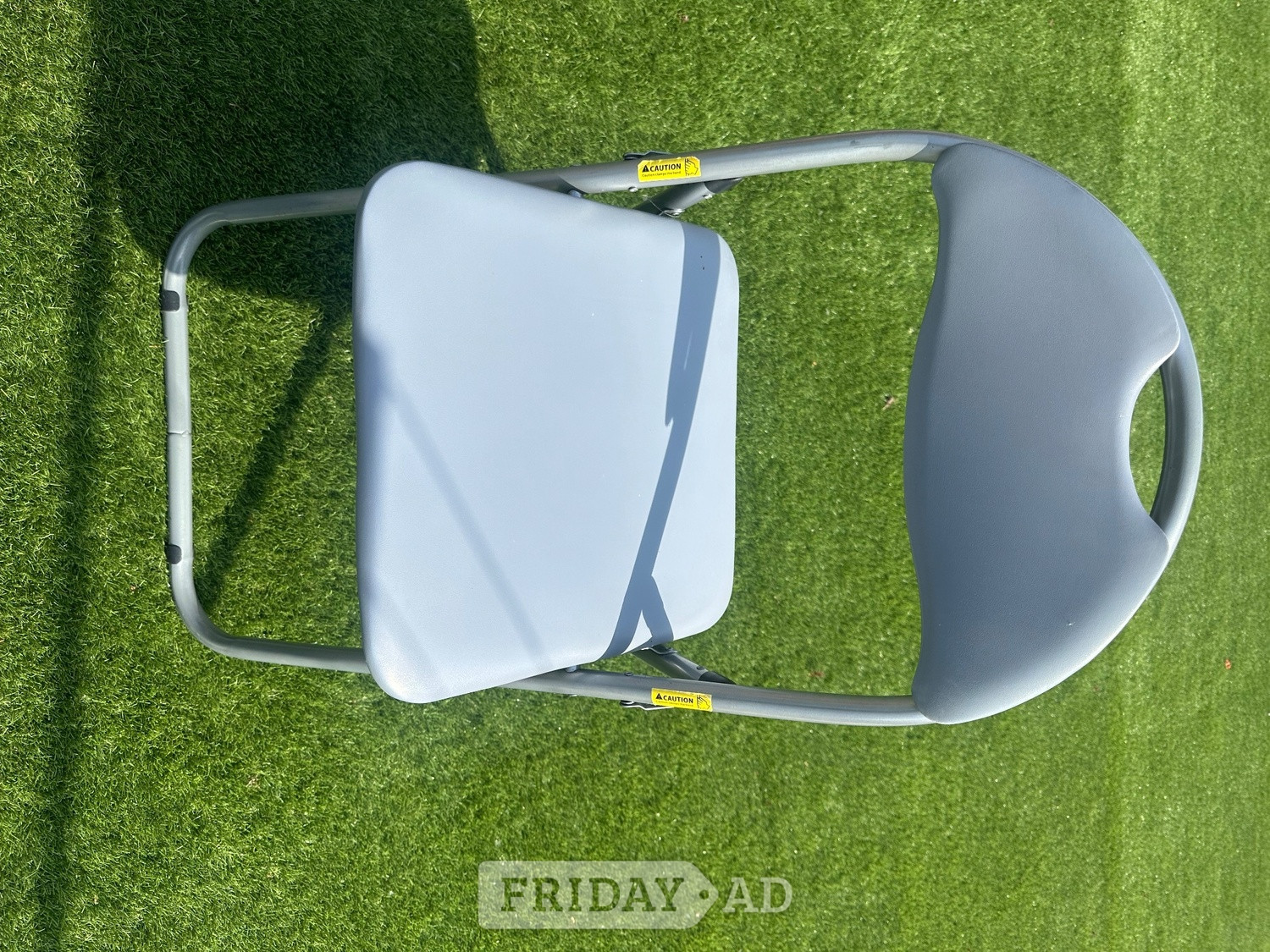 2 folding chairs