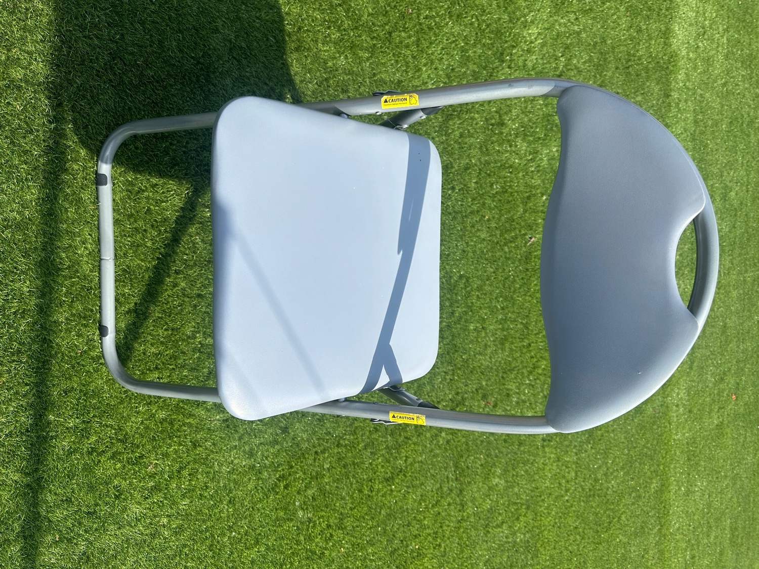 2 folding chairs