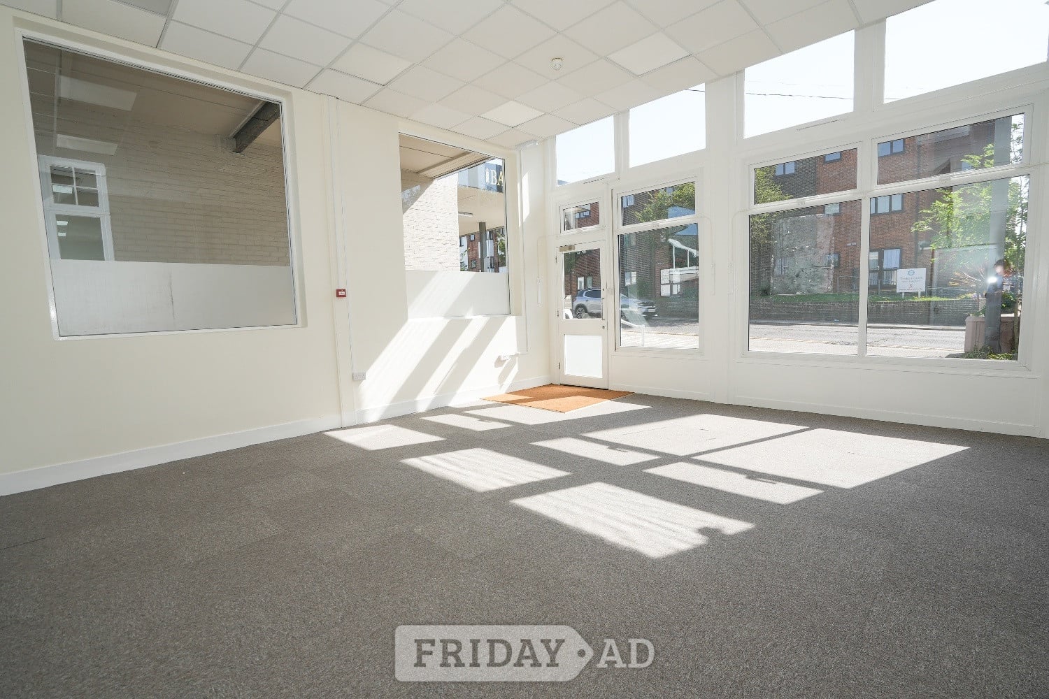 Extremely bright, hight ceilinged retail premises with parking in Bexhill-On-Sea