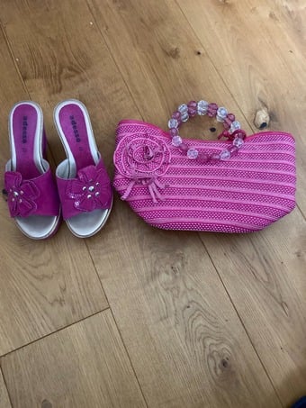 Adesso Fuxia Italian Sandals, Size: 5/38 & Matching Dents Handbag