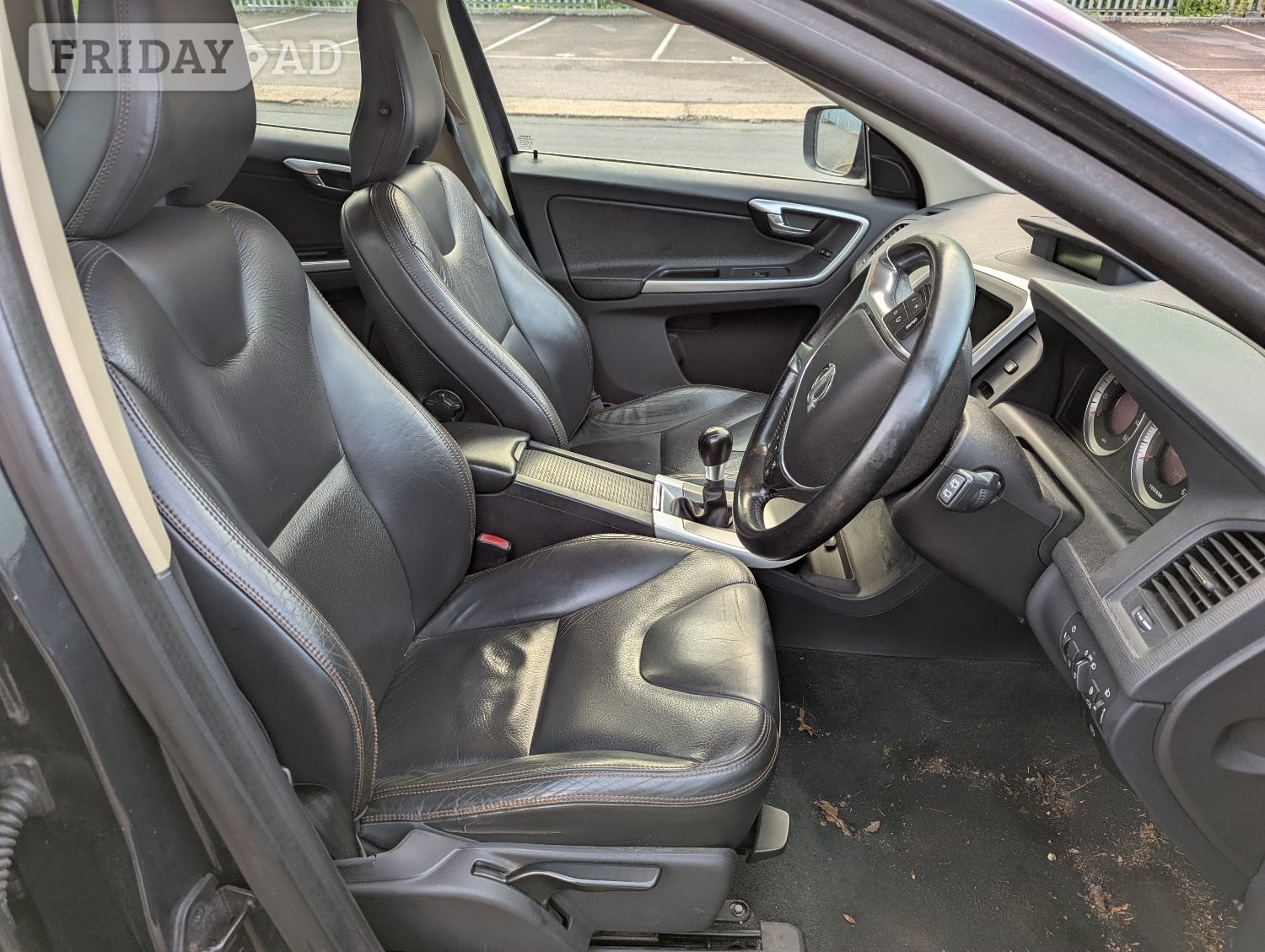 Volvo XC60 2010 spare parts or repair. Full leather seats.  - Cars in Tunbridge Wells