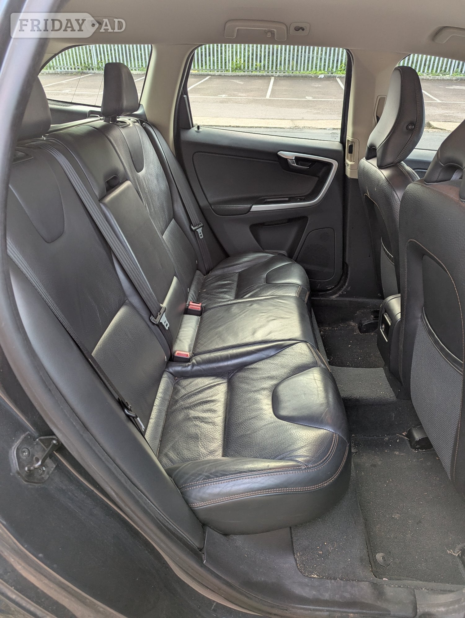 Volvo XC60 2010 spare parts or repair. Full leather seats.  - Cars