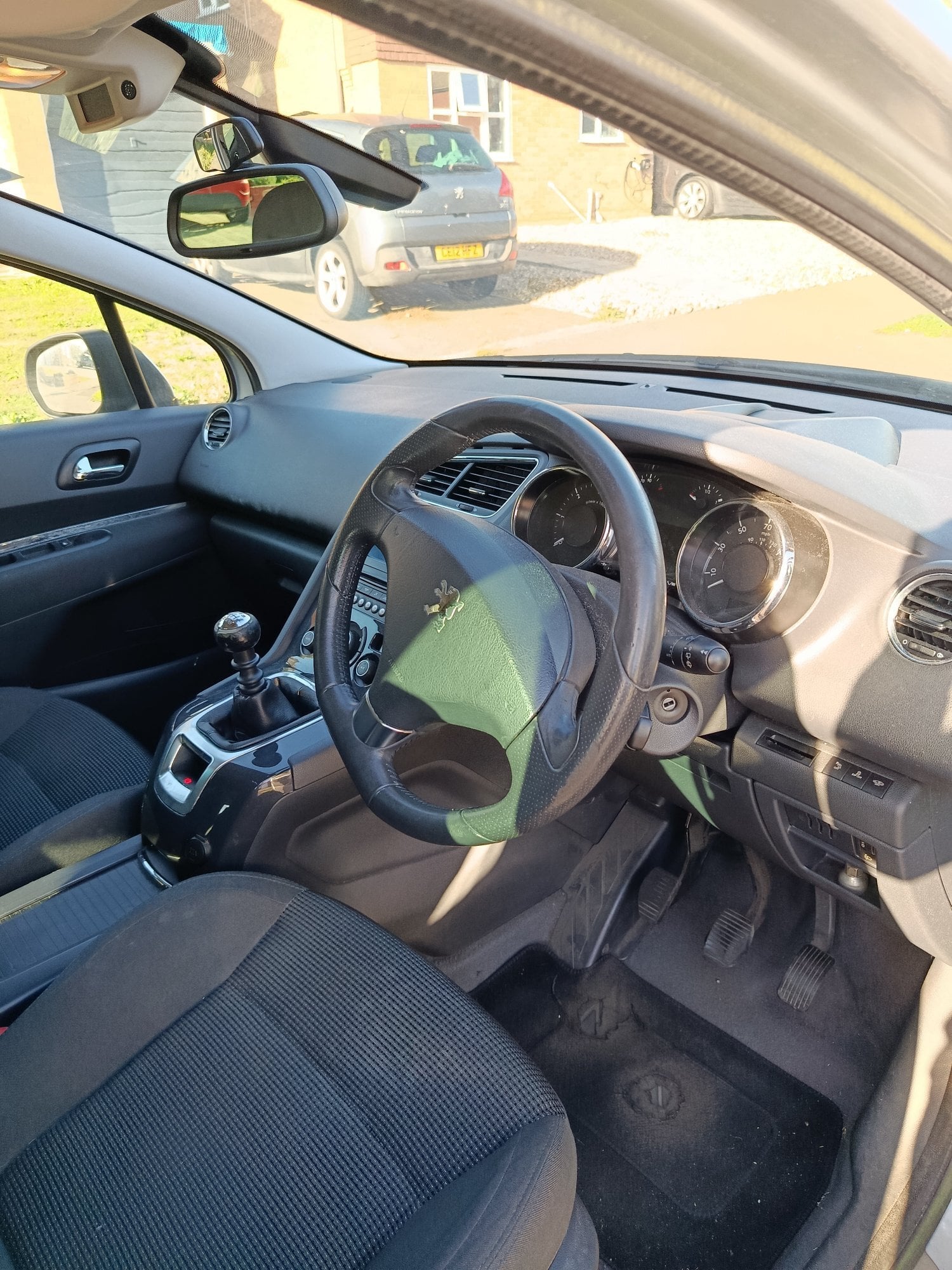 Peugeot 5008, Spares or Repair, £600 ono - Cars in Seaford