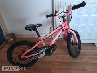 Boys bike & 2 x 3 wheel scooters