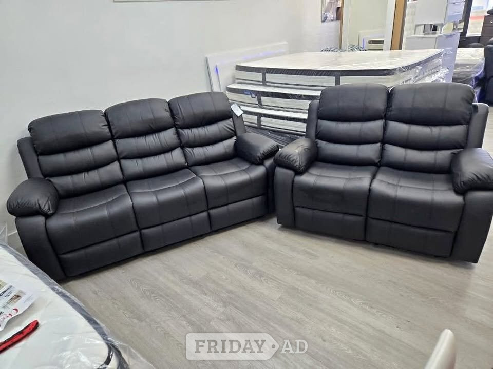 Black Leather 3+2 Seater sofa set  in Croydon