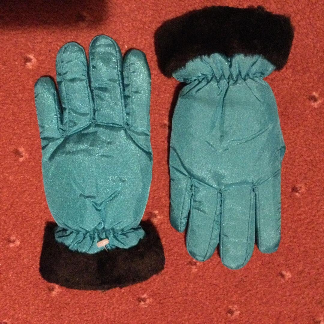 Turquoise coloured gloves age 6 – 9 - Clothing, Footwear & Accessories