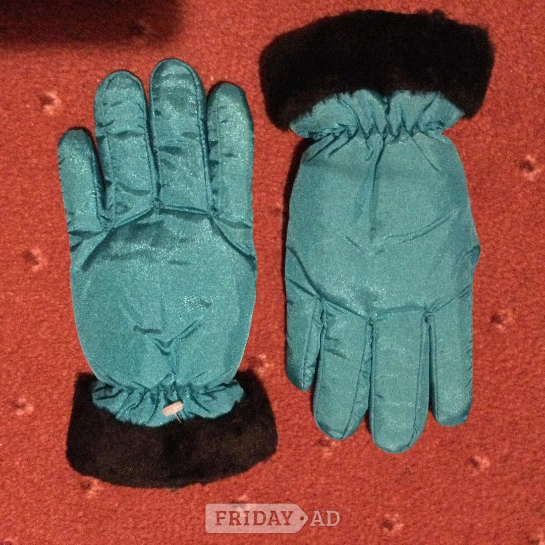 Turquoise coloured gloves age 6 – 9 - Clothing, Footwear & Accessories