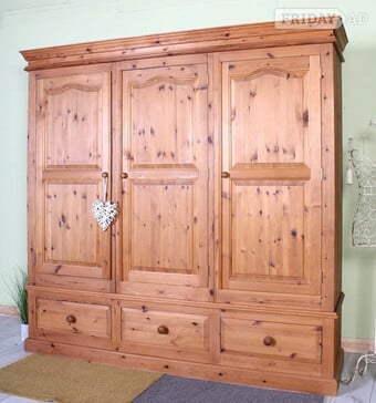 Nationwide Delivery - Large Triple Pine Farmhouse Wardrobe Clean 