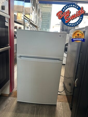 SIA FRIDGE FREEZER