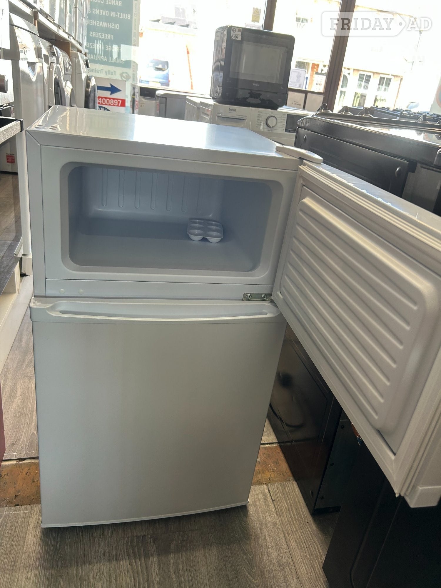 SIA FRIDGE FREEZER