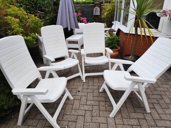 4 GARDEN WHITE PLASTIC STURDY RECLINING CHAIRS