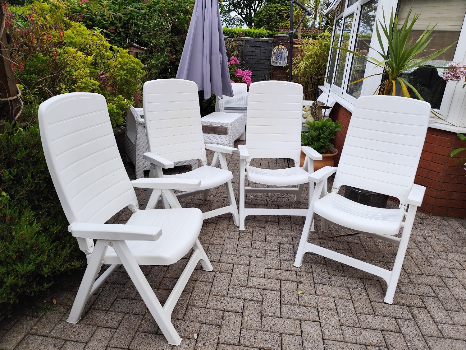 4 GARDEN WHITE PLASTIC STURDY RECLINING CHAIRS