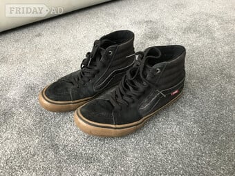 Mens Vans black trainers / boots size 6 good condition. 
