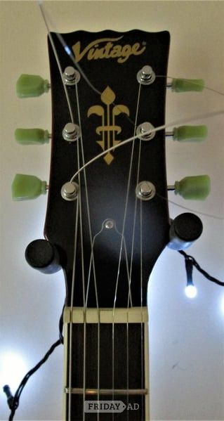 VINTAGE VSA500 CR in Immaculate condition. Quality New Strings and set-up Player Ready
