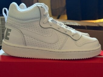 BNIB NIKE COURT BOROUGH MID GS TRAINERS UK SIZE 3.5 WHITE UNISEX
